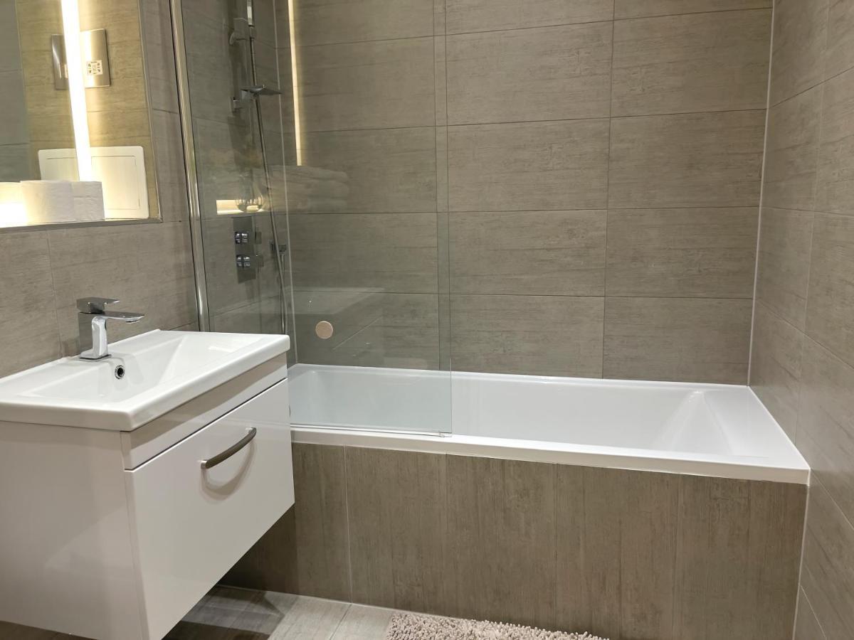 Lovely 2 Double Bedroom Flat With Free Parking - At The Atrium Mk Milton Keynes Exteriér fotografie