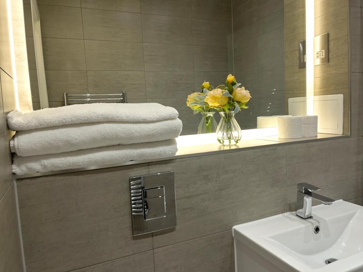 Lovely 2 Double Bedroom Flat With Free Parking - At The Atrium Mk Milton Keynes Exteriér fotografie